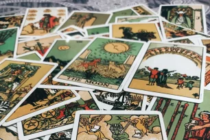 Varför människor söker mening i slump och spel